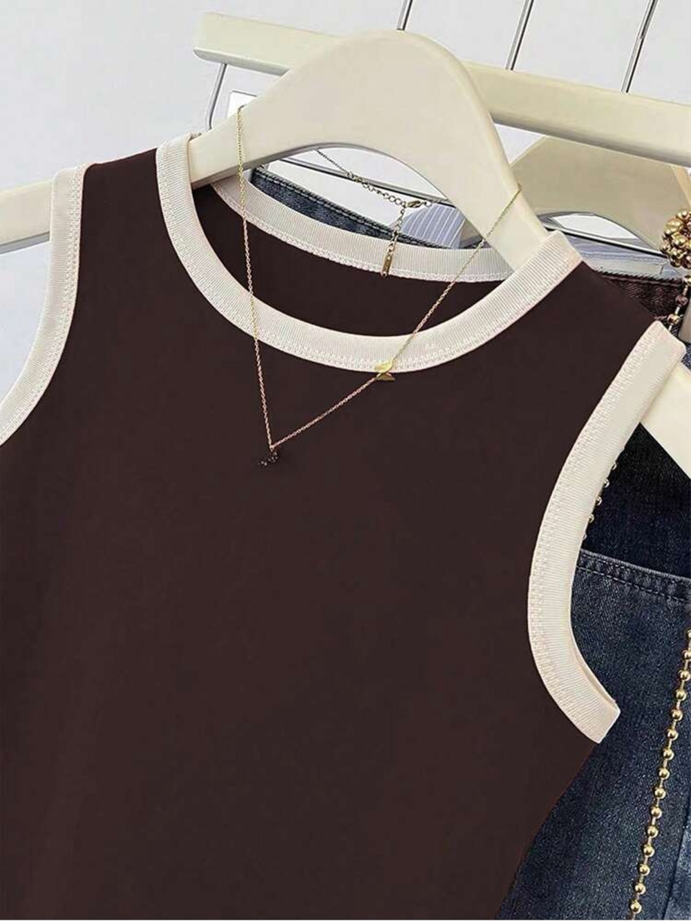 Chocolate Brown Contrast Trim Women’s Tank Top Size XL Sleeveless Crewneck